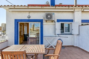 Outdoor dining - Apartment 'Mimosa' with Sea View, Wi-Fi and Air Conditioning (L'Escala)