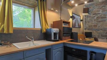 Réfrigérateur, micro-ondes, four, plaque de cuisson