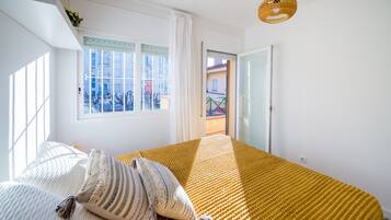 3 bedrooms, WiFi (free), bed sheets