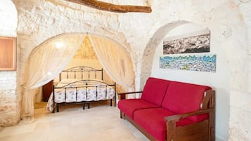 1 habitación, tabla de planchar con plancha, wifi gratis y ropa de cama