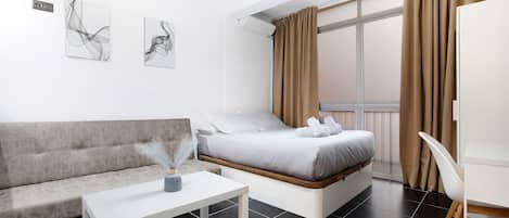 Iron/ironing board, free WiFi, bed sheets