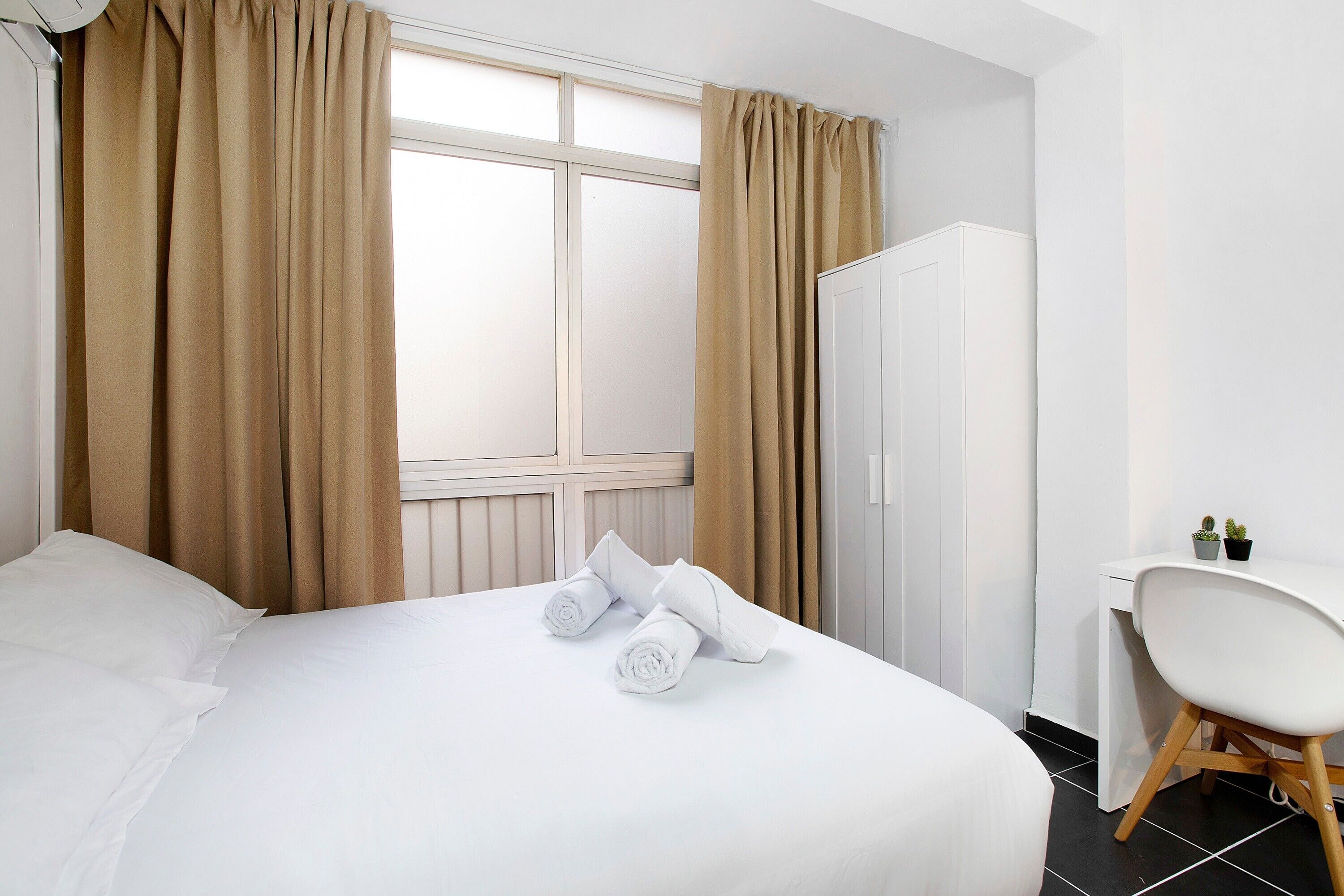 Iron/ironing board, free WiFi, bed sheets