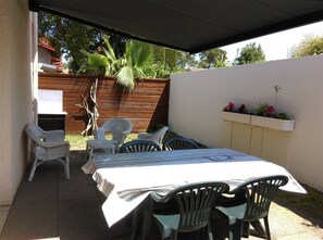 Outdoor dining - CAPBRETON. Patio villa with small garden and terrace for 4 people (CAPBRETON)