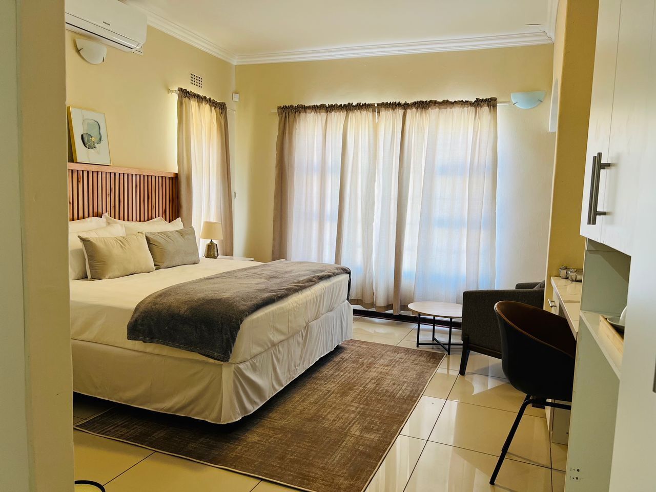 3 bedrooms, in-room safe, desk, iron/ironing board