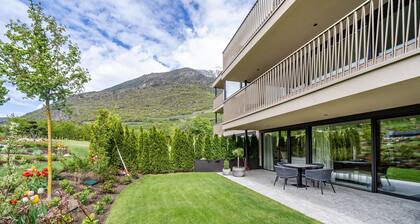 Holiday Apartment "Domizil Sonnengold" with Mountain View, Private Terrace & Wi-Fi