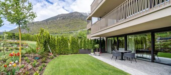 Holiday Apartment "Domizil Sonnengold" with Mountain View, Private Terrace & Wi-Fi