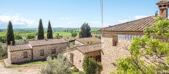 Farmhouse 'Podere Del Pereto Bio- 203' with Shared Pool, Private Garden and Wi-Fi