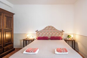 1 habitación, tabla de planchar con plancha, wifi gratis y ropa de cama