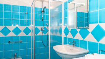 Douche, serviettes fournies