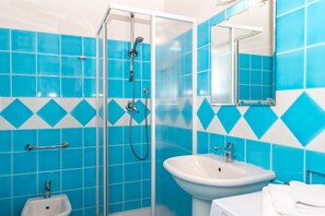 Shower, towels