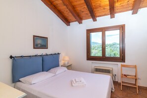2 bedrooms, iron/ironing board, bed sheets