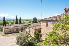 Exterior - Farmhouse 'Podere Del Pereto Bio- 202' with Shared Pool, Private Garden and Wi-Fi (Rapolano Terme)