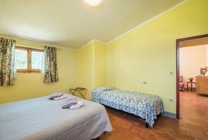 1 dormitori, planxa i posts de planxar, wifi gratuïta i roba de llit