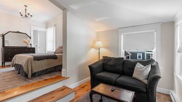 1 bedroom, bed sheets