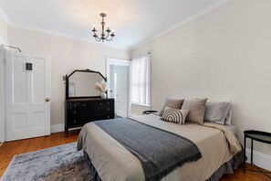 1 bedroom, bed sheets