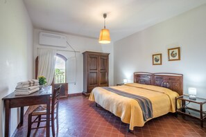 2 bedrooms, iron/ironing board, free WiFi, bed sheets - Farmhouse 'Podere Del Pereto Bio- 201' with Shared Pool, Private Terrace and Wi-Fi (Rapolano Terme)