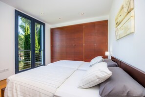 3 bedrooms, free WiFi, bed sheets