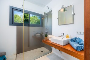 Shower, towels