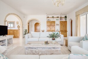 TV - Villa 'Mar' with Sea View, Wi-Fi and Air Conditioning (Moraira)