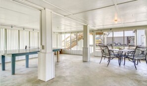 Dining - The Salty Point....a waterfront fishing cottage with kayaks, ping pong and more! (Franklin)