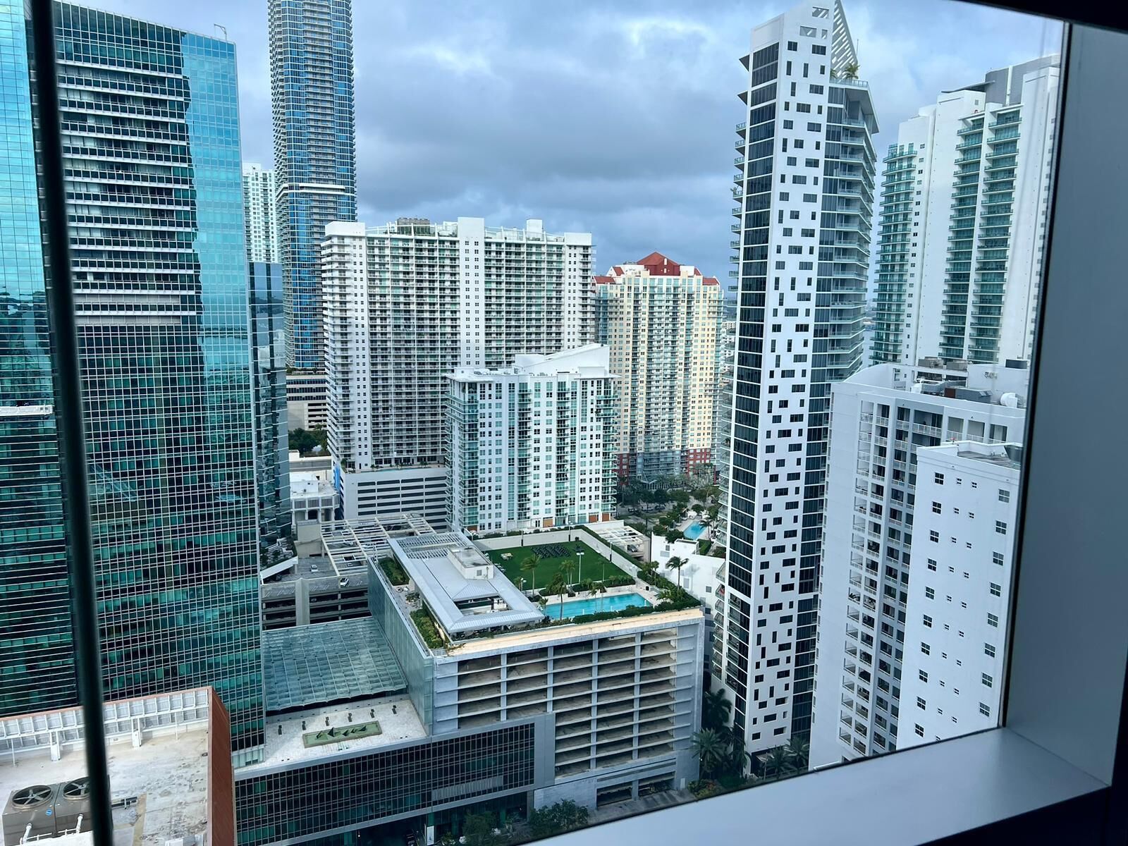 High floor modern studio on Brickel at Four Season luxury condo hotel