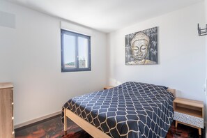 4 室のベッドルーム、アイロン / アイロン台、WiFi (無料)、ベッドシーツ