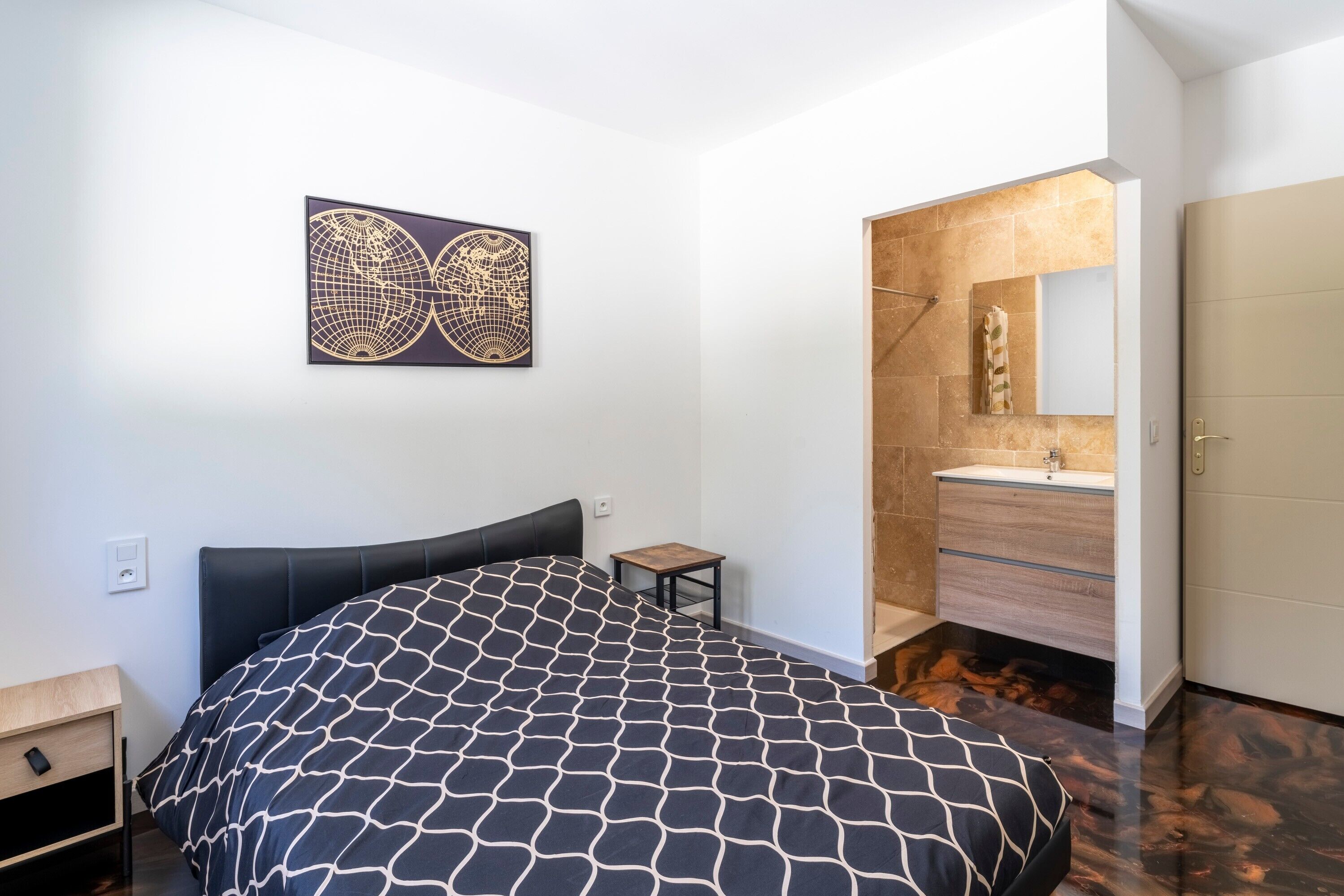 4 chambres, fer et planche à repasser, Wi-Fi gratuit, draps fournis