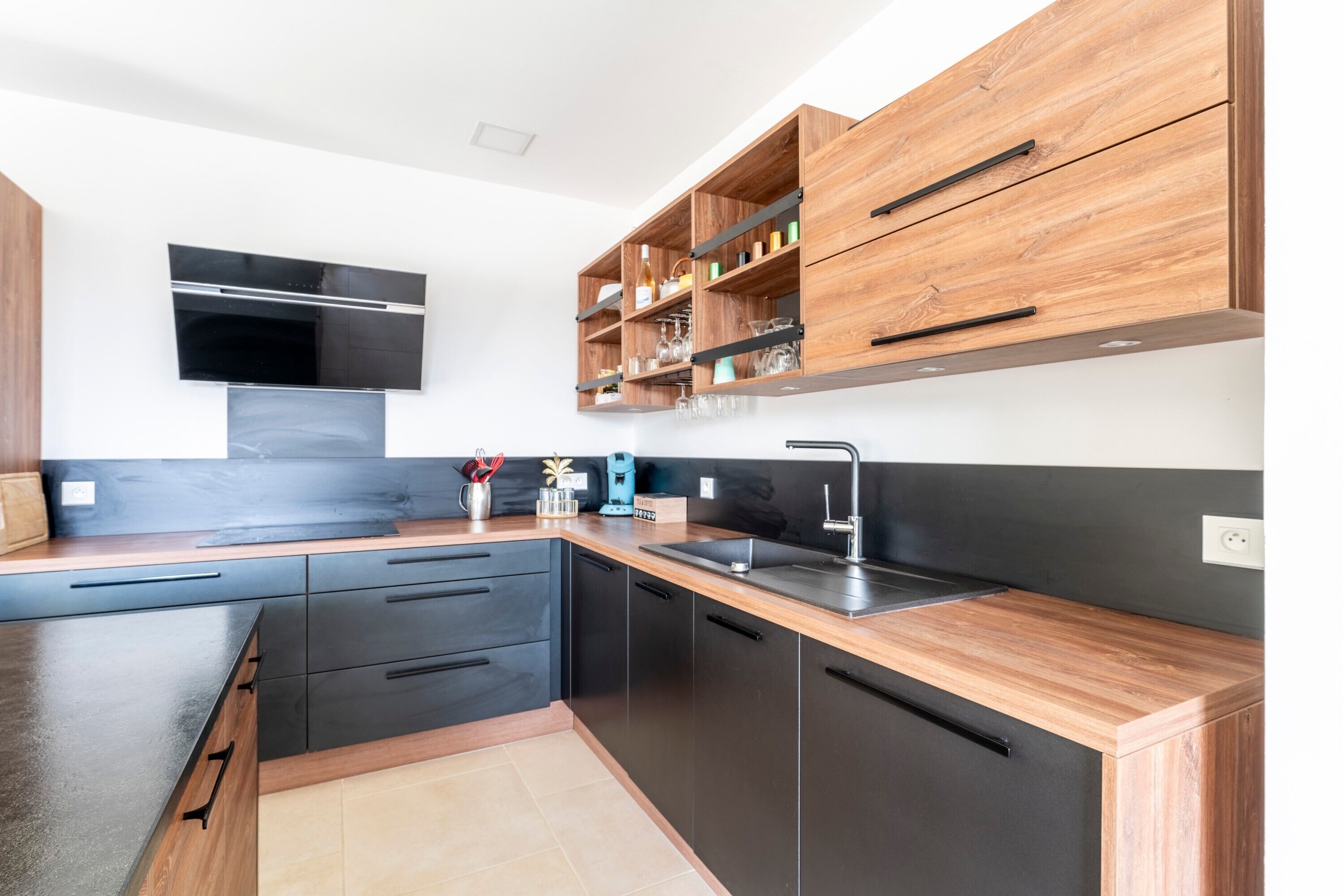 Geladeira, micro-ondas, fogão, cooktop