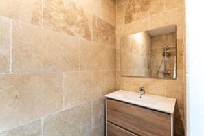 Doccia, asciugacapelli