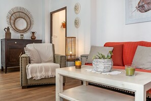 TV - Holiday Home 'Coqueta Casa Rural Para 8 Personas' with Private Terrace, Balcony and Wi-Fi (Nigüelas)