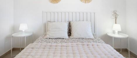 2 chambres, fer et planche à repasser, Wi-Fi gratuit, draps fournis