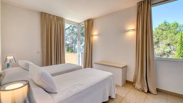 4 chambres, fer et planche à repasser, Wi-Fi gratuit, draps fournis