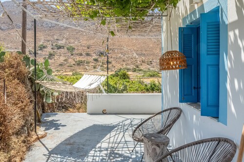 Studio Apartment 'Avlona Blue' with Mountain View, Wi-Fi and Air Conditioning