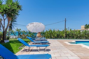 Pool - Studio Apartment 'Mires House Side First Floor 10' with Shared Pool, Wi-Fi and Air Conditioning (Corfu)