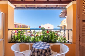 Property grounds - Studio Apartment 'Mires House Side First Floor 10' with Shared Pool, Wi-Fi and Air Conditioning (Corfu)