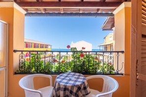 Property grounds - Studio Apartment 'Mires House Side First Floor 7' with Shared Pool, Wi-Fi and Air Conditioning (Corfu)