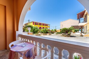 Outdoor dining - Studio Apartment 'Mires House Side Ground Floor 4' with Shared Pool, Wi-Fi and Air Conditioning (Corfu)