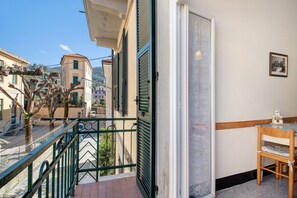 Outdoor dining - Apartment 'Casa Mare Levanto 2' with Private Terrace and Wi-Fi (Levanto)