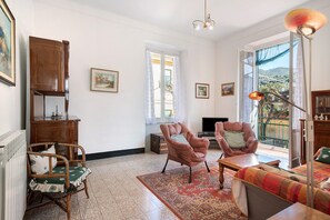 TV - Apartment 'Casa Mare Levanto 2' with Private Terrace and Wi-Fi (Levanto)