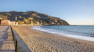 Una spiaggia nelle vicinanze