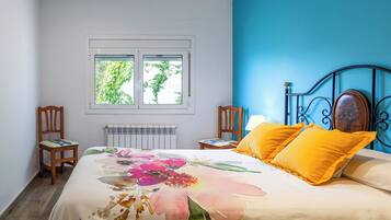 2 dormitorios, tabla de planchar con plancha, wifi gratis y ropa de cama