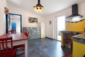 Dining - Apartment 'Ca' Dû Massunin' with Sea View, Wi-Fi and Air Conditioning (Recco)