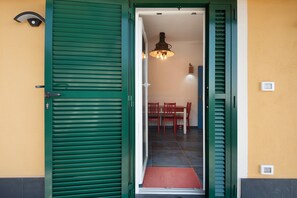 Outdoor dining - Apartment 'Ca' Dû Massunin' with Sea View, Wi-Fi and Air Conditioning (Recco)