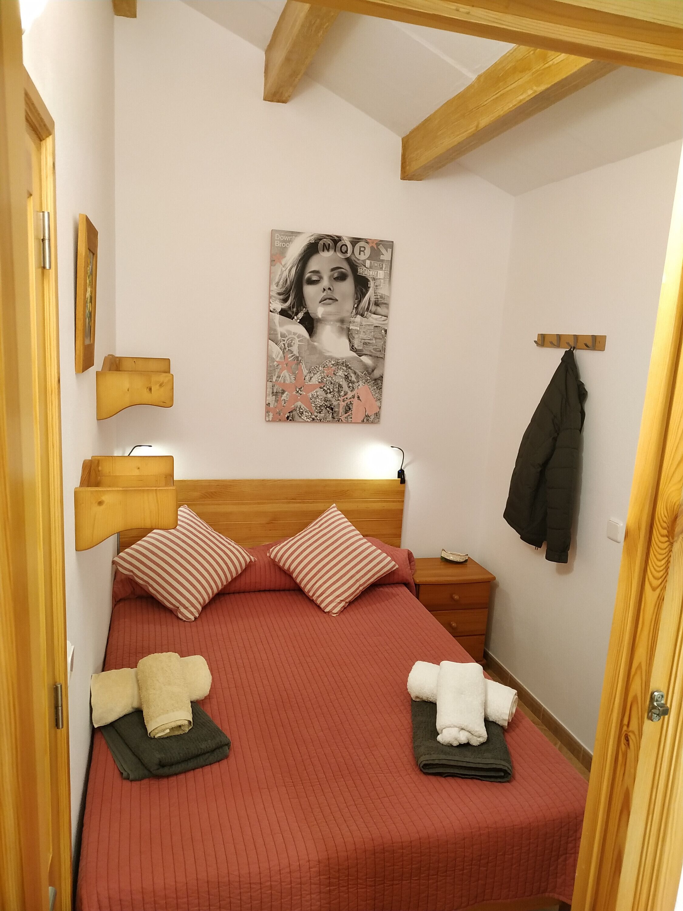 1 slaapkamer, een strijkplank/strijkijzer, gratis wifi, beddengoed