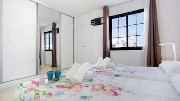 2 bedrooms, iron/ironing board, free WiFi, bed sheets