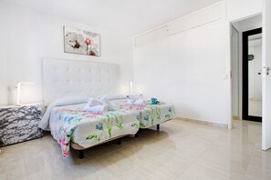 2 chambres, fer et planche à repasser, Wi-Fi gratuit, draps fournis