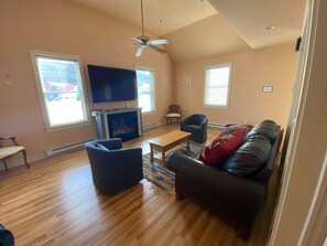 Télévision, cheminée