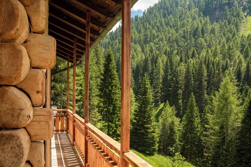 Chalet "Baita dei Minatori Val dei Mocheni" mit Bergblick, privater Terrasse und WLAN