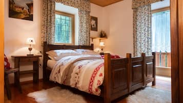 3 bedrooms, desk, free WiFi, bed sheets