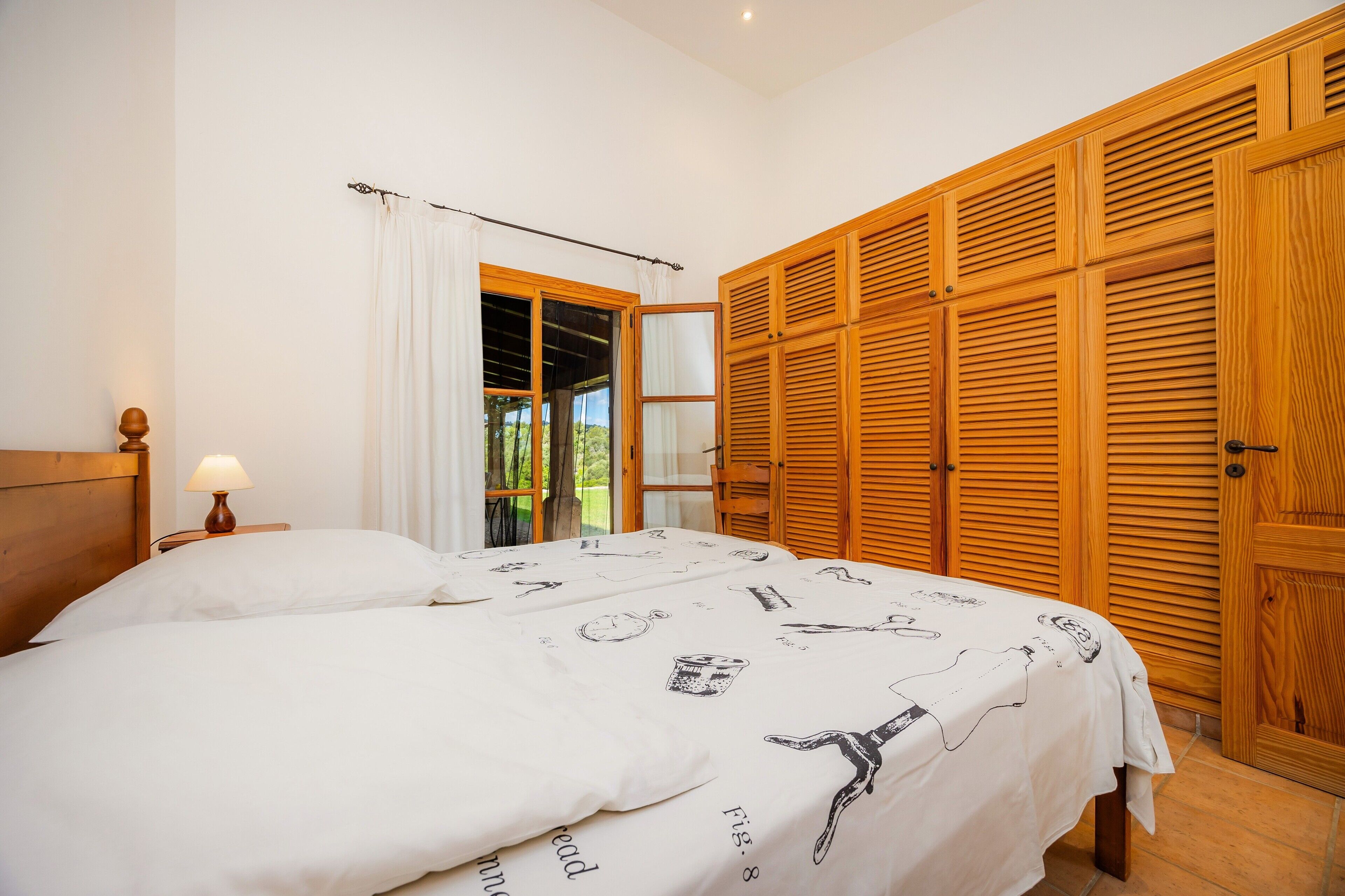 4 bedrooms, iron/ironing board, free WiFi, bed sheets